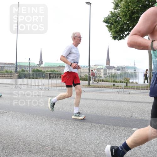 29.06.2025 - hella hamburg halbmarathon Lena Gebhardt http://msf.ph/oto/8430118 29.06.2025 10:07:27 Lombardsbrücke 65, 126, 1173, 1893, 2032, 2136, 2190, 3922, 4262, 4502, 4550, 5242, 5899, 6196, 6517, 6518, 6707, 6713, 6715, 6833, 7019, 7503, 8744, 9338, 9967, 10212, 10700, 11758, 12378, 12550, 15051, 15673, 16241, 17062, 17895, 18218, 18316, 18721, 19134 meine-sportfotos.de