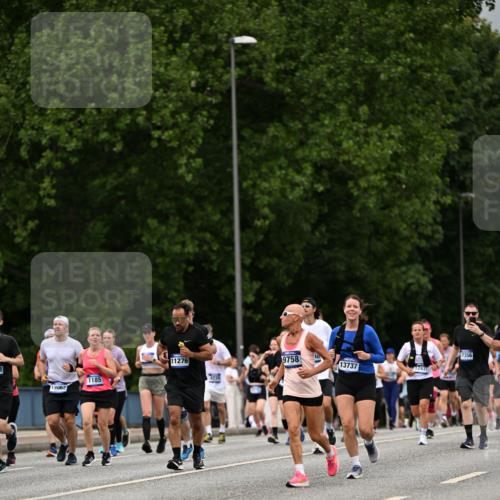 29.06.2025 - hella hamburg halbmarathon Dr. Thomas Lammeyer http://msf.ph/oto/8430122 29.06.2025 10:51:49 Kennedybrücke 1073, 1555, 1593, 1618, 2211, 2320, 2491, 2500, 2981, 4342, 5700, 5895, 7240, 8105, 8158, 9092, 9743, 9758, 10511, 11276, 11378 meine-sportfotos.de