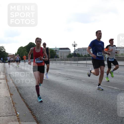 29.06.2025 - hella hamburg halbmarathon Lena Gebhardt http://msf.ph/oto/8430141 29.06.2025 09:44:37 Lombardsbrücke 202, 3845, 15583, 1065, 1122, 2021, 2879, 3075, 3845, 3968, 4678, 5344, 5367, 7231, 7349, 7793, 8473, 8731, 8975, 9079, 10106, 10156, 10173, 10655, 10790, 11877, 12287, 12337, 12369, 13779, 13956, 14828, 15268, 15576, 15583, 15655, 15880, 16118, 16377, 16736, 17258, 17354, 18567, 18699, 19114 meine-sportfotos.de