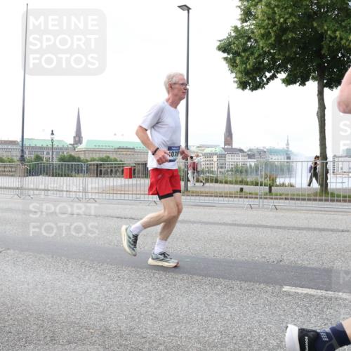 29.06.2025 - hella hamburg halbmarathon Lena Gebhardt http://msf.ph/oto/8430149 29.06.2025 10:07:27 Lombardsbrücke 15673, 070, 1173, 1893, 2032, 2136, 2190, 3922, 4262, 4502, 4550, 5242, 5899, 6196, 6517, 6518, 6707, 6713, 6715, 6833, 7019, 7503, 8744, 9338, 9967, 10212, 10700, 11758, 12378, 12550, 15051, 15673, 16241, 17062, 17895, 18218, 18316, 18721, 19134 meine-sportfotos.de
