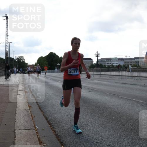 29.06.2025 - hella hamburg halbmarathon Lena Gebhardt http://msf.ph/oto/8430151 29.06.2025 09:44:38 Lombardsbrücke 2021, 845, 583, 1065, 2021, 2879, 3075, 3845, 3968, 4678, 5344, 5367, 7349, 7793, 8473, 8731, 8975, 9079, 10106, 10156, 10173, 10655, 10790, 11877, 12287, 12337, 12369, 13779, 13956, 14828, 15268, 15576, 15583, 15655, 15880, 16118, 16377, 16736, 17258, 17354, 18567, 18699, 19114 meine-sportfotos.de