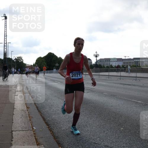 29.06.2025 - hella hamburg halbmarathon Lena Gebhardt http://msf.ph/oto/8430168 29.06.2025 09:44:38 Lombardsbrücke 2021, 3845, 1065, 2021, 2879, 3075, 3845, 3968, 4678, 5344, 5367, 7349, 7793, 8473, 8731, 8975, 9079, 10106, 10156, 10173, 10655, 10790, 11877, 12287, 12337, 12369, 13779, 13956, 14828, 15268, 15576, 15583, 15655, 15880, 16118, 16377, 16736, 17258, 17354, 18567, 18699, 19114 meine-sportfotos.de
