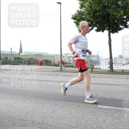 29.06.2025 - hella hamburg halbmarathon Lena Gebhardt http://msf.ph/oto/8430179 29.06.2025 10:07:27 Lombardsbrücke 15673, 1070, 1173, 1893, 2032, 2136, 2190, 3922, 4262, 4502, 4550, 5242, 5899, 6196, 6517, 6518, 6707, 6713, 6715, 6833, 7019, 7503, 8744, 9338, 9967, 10212, 10700, 11758, 12378, 12550, 15051, 15673, 16241, 17062, 17895, 18218, 18316, 18721, 19134 meine-sportfotos.de
