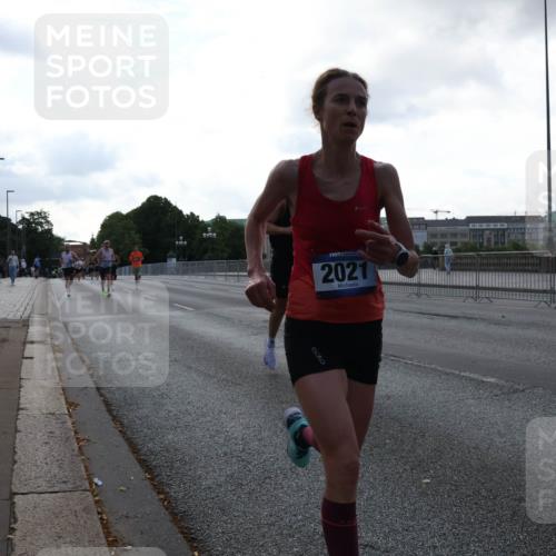 29.06.2025 - hella hamburg halbmarathon Lena Gebhardt http://msf.ph/oto/8430190 29.06.2025 09:44:38 Lombardsbrücke 2021, 1065, 2021, 2879, 3075, 3845, 3968, 4678, 5344, 5367, 7349, 7793, 8473, 8731, 8975, 9079, 10106, 10156, 10173, 10655, 10790, 11877, 12287, 12337, 12369, 13779, 13956, 14828, 15268, 15576, 15583, 15655, 15880, 16118, 16377, 16736, 17258, 17354, 18567, 18699, 19114 meine-sportfotos.de