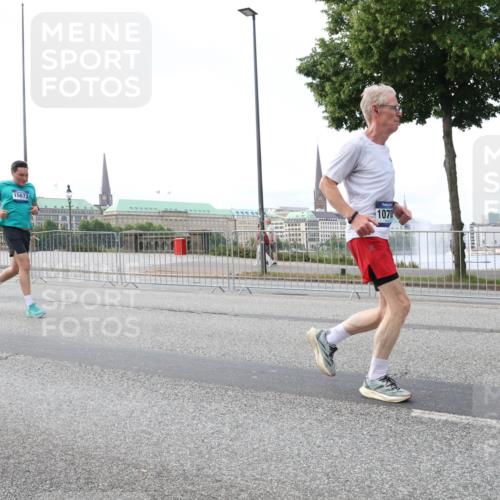 29.06.2025 - hella hamburg halbmarathon Lena Gebhardt http://msf.ph/oto/8430205 29.06.2025 10:07:27 Lombardsbrücke 15673, 1070, 1173, 1893, 2032, 2136, 2190, 3922, 4262, 4502, 4550, 5242, 5899, 6196, 6517, 6518, 6707, 6713, 6715, 6833, 7019, 7503, 8744, 9338, 9967, 10212, 10700, 11758, 12378, 12550, 15051, 15673, 16241, 17062, 17895, 18218, 18316, 18721, 19134 meine-sportfotos.de