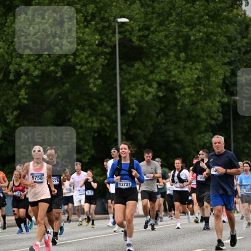 29.06.2025 - hella hamburg halbmarathon Dr. Thomas Lammeyer http://msf.ph/oto/8430208 29.06.2025 10:51:51 Kennedybrücke 1073, 1555, 1593, 1618, 2211, 2320, 2491, 2500, 2981, 3679, 4239, 4342, 5700, 5895, 7240, 8105, 8158, 8270, 9092, 9743, 9758, 10511, 10658, 10903, 11276 meine-sportfotos.de