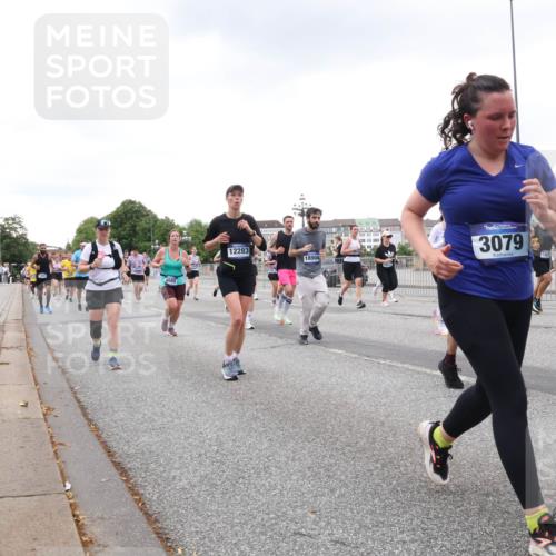29.06.2025 - hella hamburg halbmarathon Lena Gebhardt http://msf.ph/oto/8430218 29.06.2025 10:54:10 Lombardsbrücke 12283, 18904, 3079, 1017, 1263, 1687, 1744, 1753, 1762, 1779, 1789, 1822, 1949, 2079, 2372, 2600, 2761, 2854, 3055, 3079, 3187, 3188, 3249, 3364, 3465, 3467, 3557, 3857, 4323, 4685, 4720, 4801, 4838, 5157, 5309, 5430, 5514, 5804, 5817, 5856, 5898, 5933, 5964, 6039, 6192, 6273, 6468, 6583, 6987, 6988, 7039, 7498, 7614, 7670, 7874, 7946, 8801, 8803, 8867, 8924, 9130, 9138, 9203, 9503, 9572, 9771, 10207, 11354, 11390, 11785 meine-sportfotos.de