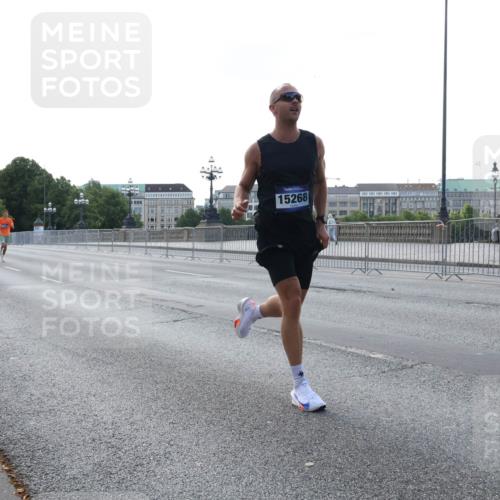 29.06.2025 - hella hamburg halbmarathon Lena Gebhardt http://msf.ph/oto/8430222 29.06.2025 09:44:39 Lombardsbrücke 15268, 1065, 2021, 2879, 3075, 3845, 3968, 4678, 5344, 5367, 7349, 7793, 8473, 8731, 8975, 9079, 10106, 10156, 10173, 10655, 10790, 11877, 12287, 12337, 12369, 13779, 13838, 13956, 14828, 15268, 15576, 15583, 15655, 15880, 16118, 16377, 16508, 16736, 17258, 17354, 18567, 18699, 19114 meine-sportfotos.de