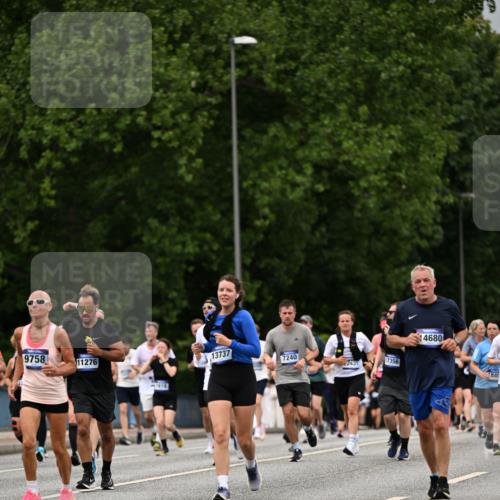 29.06.2025 - hella hamburg halbmarathon Dr. Thomas Lammeyer http://msf.ph/oto/8430226 29.06.2025 10:51:51 Kennedybrücke 1073, 1555, 1593, 1618, 2211, 2320, 2491, 2500, 2981, 3679, 4239, 4342, 5700, 5895, 7240, 8105, 8158, 8270, 9092, 9743, 9758, 10511, 10658, 10903, 11276 meine-sportfotos.de