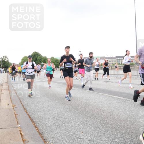 29.06.2025 - hella hamburg halbmarathon Lena Gebhardt http://msf.ph/oto/8430230 29.06.2025 10:54:10 Lombardsbrücke 4685, 12283, 5, 307, 1017, 1263, 1687, 1744, 1753, 1762, 1779, 1789, 1822, 1949, 2079, 2372, 2600, 2761, 2854, 3055, 3079, 3187, 3188, 3249, 3364, 3465, 3467, 3557, 3857, 4323, 4685, 4720, 4801, 4838, 5157, 5309, 5430, 5514, 5804, 5817, 5856, 5898, 5933, 5964, 6039, 6192, 6273, 6468, 6583, 6987, 6988, 7039, 7498, 7614, 7670, 7874, 7946, 8801, 8803, 8867, 8924, 9130, 9138, 9203, 9503, 9572, 9771, 10207, 11354, 11390, 11785 meine-sportfotos.de