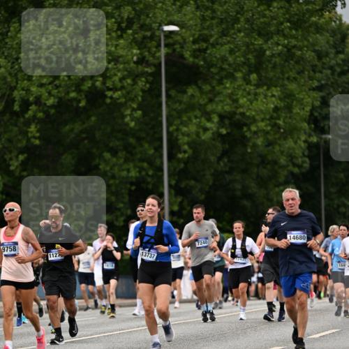 29.06.2025 - hella hamburg halbmarathon Dr. Thomas Lammeyer http://msf.ph/oto/8430231 29.06.2025 10:51:51 Kennedybrücke 1073, 1555, 1593, 1618, 2211, 2320, 2491, 2500, 2981, 3679, 4239, 4342, 5700, 5895, 7240, 8105, 8158, 8270, 9092, 9743, 9758, 10511, 10658, 10903, 11276 meine-sportfotos.de