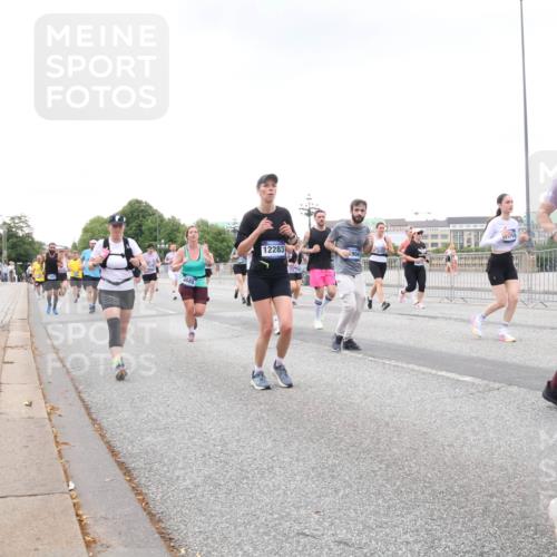 29.06.2025 - hella hamburg halbmarathon Lena Gebhardt http://msf.ph/oto/8430249 29.06.2025 10:54:10 Lombardsbrücke 12283, 904, 5804, 1017, 1263, 1687, 1744, 1753, 1762, 1779, 1789, 1822, 1949, 2079, 2372, 2600, 2761, 2854, 3055, 3079, 3187, 3188, 3249, 3364, 3465, 3467, 3557, 3857, 4323, 4685, 4720, 4801, 4838, 5157, 5309, 5430, 5514, 5804, 5817, 5856, 5898, 5933, 5964, 6039, 6192, 6273, 6468, 6583, 6987, 6988, 7039, 7498, 7614, 7670, 7874, 7946, 8801, 8803, 8867, 8924, 9130, 9138, 9203, 9503, 9572, 9771, 10207, 11354, 11390, 11785 meine-sportfotos.de