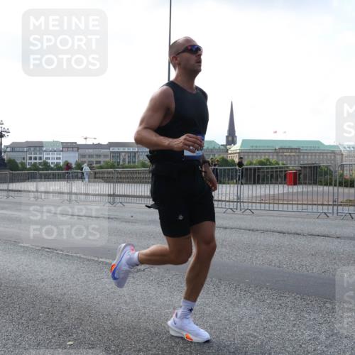 29.06.2025 - hella hamburg halbmarathon Lena Gebhardt http://msf.ph/oto/8430255 29.06.2025 09:44:39 Lombardsbrücke 1065, 2021, 2879, 3075, 3845, 3968, 4678, 5344, 5367, 7349, 7793, 8473, 8731, 8975, 9079, 10106, 10156, 10173, 10655, 10790, 11877, 12287, 12337, 12369, 13779, 13838, 13956, 14828, 15268, 15576, 15583, 15655, 15880, 16118, 16377, 16508, 16736, 17258, 17354, 18567, 18699, 19114 meine-sportfotos.de