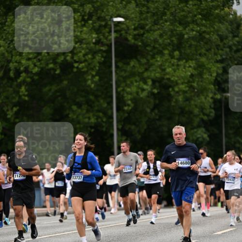 29.06.2025 - hella hamburg halbmarathon Dr. Thomas Lammeyer http://msf.ph/oto/8430267 29.06.2025 10:51:52 Kennedybrücke 1073, 1523, 1555, 1593, 1618, 2211, 2320, 2491, 2500, 2981, 3679, 4239, 4342, 5700, 5796, 5895, 7240, 8105, 8158, 8270, 9092, 9743, 9758, 10658, 10903, 11276 meine-sportfotos.de