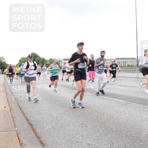 29.06.2025 - hella hamburg halbmarathon Lena Gebhardt http://msf.ph/oto/8430270 29.06.2025 10:54:10 Lombardsbrücke 4685, 12283, 18904, 14171, 1769, 1017, 1263, 1687, 1744, 1753, 1762, 1779, 1789, 1822, 1949, 2079, 2372, 2600, 2761, 2854, 3055, 3079, 3187, 3188, 3249, 3364, 3465, 3467, 3557, 3857, 4323, 4685, 4720, 4801, 4838, 5157, 5309, 5430, 5514, 5804, 5817, 5856, 5898, 5933, 5964, 6039, 6192, 6273, 6468, 6583, 6987, 6988, 7039, 7498, 7614, 7670, 7874, 7946, 8801, 8803, 8867, 8924, 9130, 9138, 9203, 9503, 9572, 9771, 10207, 11354, 11390, 11785 meine-sportfotos.de