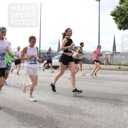 29.06.2025 - hella hamburg halbmarathon Lena Gebhardt http://msf.ph/oto/8430294 29.06.2025 10:19:50 Lombardsbrücke 16886, 6797, 149, 6796, 587, 1731, 1110, 1115, 1145, 1154, 1332, 1534, 1708, 2017, 2064, 2357, 2405, 2441, 2795, 2895, 2918, 2993, 2995, 3278, 3446, 3678, 4108, 4110, 4170, 4539, 4562, 4570, 4737, 4979, 5035, 5123, 5251, 5397, 5449, 5849, 5878, 6444, 6796, 6797, 6872, 6874, 6939, 7137, 7143, 7248, 7249, 7519, 7808, 7836, 7917, 8146, 8387, 8427, 8537, 8575, 8738, 9196, 9856, 10349, 10540, 10550, 10594, 10622, 10701, 11028, 11036 meine-sportfotos.de