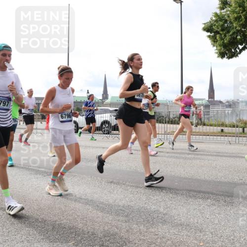 29.06.2025 - hella hamburg halbmarathon Lena Gebhardt http://msf.ph/oto/8430305 29.06.2025 10:19:50 Lombardsbrücke 6797, 16886, 6796, 878, 7248, 10, 17311, 1110, 1115, 1145, 1154, 1332, 1534, 1708, 2017, 2064, 2357, 2405, 2441, 2795, 2895, 2918, 2993, 2995, 3278, 3446, 3678, 4108, 4110, 4170, 4539, 4562, 4570, 4737, 4979, 5035, 5123, 5251, 5397, 5449, 5849, 5878, 6444, 6796, 6797, 6872, 6874, 6939, 7137, 7143, 7248, 7249, 7519, 7808, 7836, 7917, 8146, 8387, 8427, 8537, 8575, 8738, 9196, 9856, 10349, 10540, 10550, 10594, 10622, 10701, 11028, 11036 meine-sportfotos.de