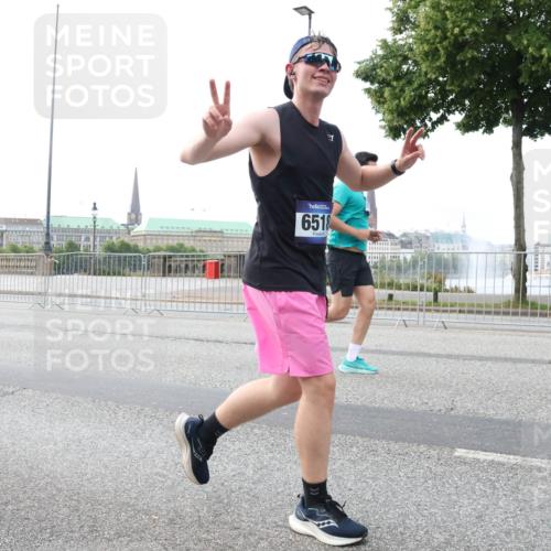 29.06.2025 - hella hamburg halbmarathon Lena Gebhardt http://msf.ph/oto/8430318 29.06.2025 10:07:28 Lombardsbrücke 18218, 6518, 1173, 1893, 2032, 2136, 2190, 3922, 4262, 4502, 4550, 5242, 5899, 6196, 6517, 6518, 6707, 6713, 6715, 6833, 7019, 7503, 7760, 8744, 9338, 9967, 10212, 10700, 11114, 11394, 11641, 11758, 12378, 12550, 15051, 15673, 16241, 17062, 17895, 18218, 18316, 18721, 19134 meine-sportfotos.de