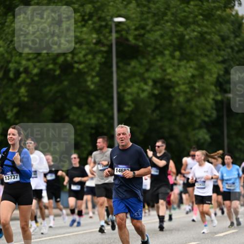 29.06.2025 - hella hamburg halbmarathon Dr. Thomas Lammeyer http://msf.ph/oto/8430338 29.06.2025 10:51:53 Kennedybrücke 1073, 1430, 1523, 1593, 1618, 2211, 2320, 2491, 2500, 2981, 3679, 4239, 4342, 5700, 5796, 5895, 7240, 8105, 8158, 8270, 9092, 9743, 9758, 10658, 10903, 11276 meine-sportfotos.de