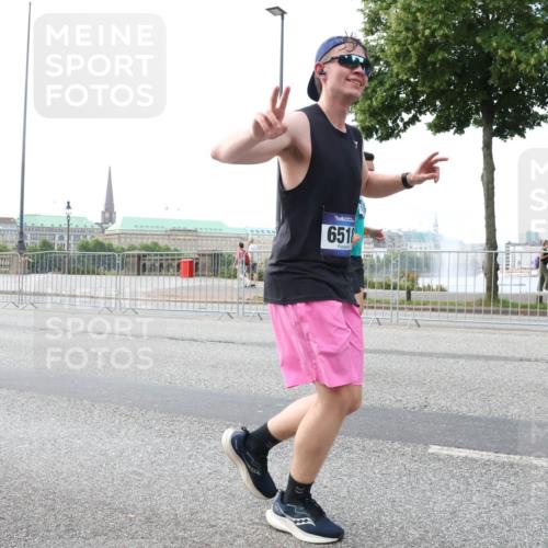 29.06.2025 - hella hamburg halbmarathon Lena Gebhardt http://msf.ph/oto/8430348 29.06.2025 10:07:28 Lombardsbrücke 18218, 651, 1173, 1893, 2032, 2136, 2190, 3922, 4262, 4502, 4550, 5242, 5899, 6196, 6517, 6518, 6707, 6713, 6715, 6833, 7019, 7503, 7760, 8744, 9338, 9967, 10212, 10700, 11114, 11394, 11641, 11758, 12378, 12550, 15051, 15673, 16241, 17062, 17895, 18218, 18316, 18721, 19134 meine-sportfotos.de