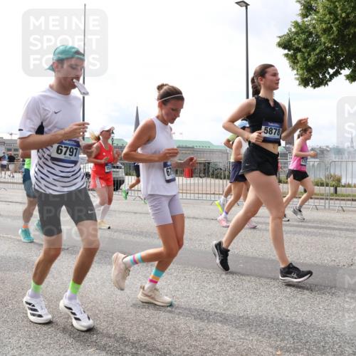 29.06.2025 - hella hamburg halbmarathon Lena Gebhardt http://msf.ph/oto/8430350 29.06.2025 10:19:51 Lombardsbrücke 16886, 141014, 6797, 5878, 1731, 1110, 1115, 1145, 1154, 1332, 1534, 1708, 2017, 2064, 2357, 2405, 2441, 2795, 2895, 2918, 2993, 2995, 3278, 3446, 3678, 4108, 4110, 4170, 4539, 4562, 4570, 4737, 4739, 4979, 5035, 5123, 5251, 5397, 5449, 5849, 5878, 6444, 6796, 6797, 6872, 6874, 6939, 7137, 7143, 7248, 7249, 7519, 7808, 7836, 7917, 8146, 8387, 8427, 8537, 8738, 9196, 9856, 10349, 10540, 10550, 10594, 10622, 10701, 11028, 11036 meine-sportfotos.de