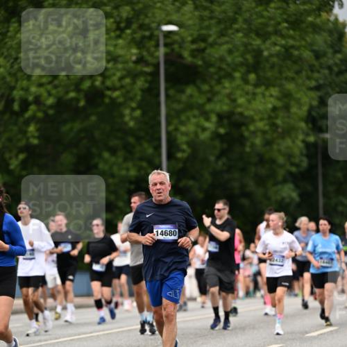 29.06.2025 - hella hamburg halbmarathon Dr. Thomas Lammeyer http://msf.ph/oto/8430353 29.06.2025 10:51:54 Kennedybrücke 1073, 1430, 1523, 1593, 1618, 2211, 2320, 2491, 2500, 2981, 3679, 4239, 4342, 5700, 5796, 5895, 7240, 8105, 8158, 8270, 9743, 9758, 10658, 10903, 11276 meine-sportfotos.de