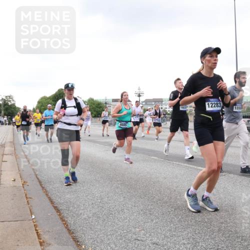 29.06.2025 - hella hamburg halbmarathon Lena Gebhardt http://msf.ph/oto/8430354 29.06.2025 10:54:11 Lombardsbrücke 4685, 16839, 12283, 1890, 1017, 1263, 1687, 1744, 1753, 1762, 1779, 1789, 1822, 1949, 2079, 2372, 2600, 2761, 2854, 3055, 3079, 3187, 3188, 3249, 3364, 3465, 3467, 3557, 3795, 3857, 4323, 4685, 4720, 4801, 4838, 4971, 5157, 5309, 5430, 5514, 5804, 5817, 5856, 5898, 5933, 5964, 6039, 6192, 6273, 6468, 6583, 6987, 6988, 7498, 7614, 7670, 7874, 7946, 8801, 8803, 8867, 8924, 9130, 9138, 9203, 9503, 9572, 9771, 10207, 11354, 11390, 11785 meine-sportfotos.de