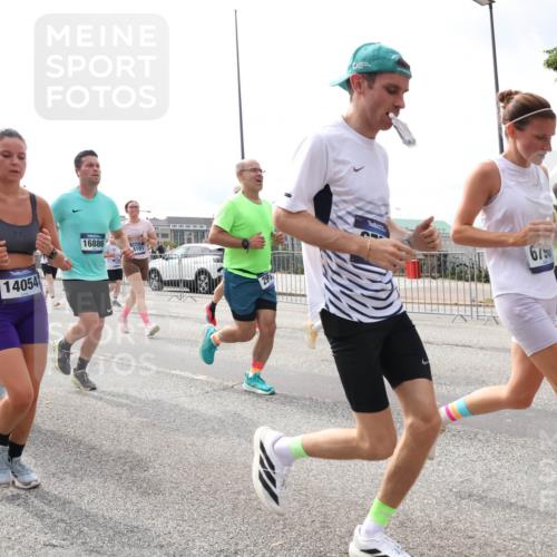 29.06.2025 - hella hamburg halbmarathon Lena Gebhardt http://msf.ph/oto/8430366 29.06.2025 10:19:51 Lombardsbrücke 534, 8755, 14054, 16886, 6790, 1110, 1115, 1145, 1154, 1332, 1534, 1708, 2017, 2064, 2357, 2405, 2441, 2795, 2895, 2918, 2993, 2995, 3278, 3446, 3678, 4108, 4110, 4170, 4539, 4562, 4570, 4737, 4739, 4979, 5035, 5123, 5251, 5397, 5449, 5849, 5878, 6444, 6796, 6797, 6872, 6874, 6939, 7137, 7143, 7248, 7249, 7519, 7808, 7836, 7917, 8146, 8387, 8427, 8537, 8738, 9196, 9856, 10349, 10540, 10550, 10594, 10622, 10701, 11028, 11036 meine-sportfotos.de
