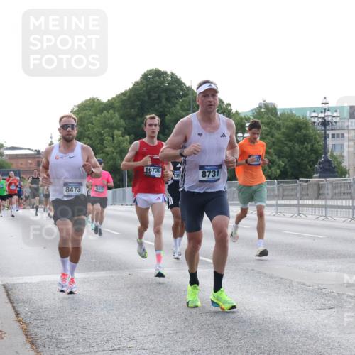 29.06.2025 - hella hamburg halbmarathon Lena Gebhardt http://msf.ph/oto/8430380 29.06.2025 09:44:42 Lombardsbrücke 8473, 16377, 16736, 139, 8731, 1065, 1827, 2021, 2879, 3075, 3201, 3845, 3968, 4678, 5344, 5367, 7349, 7793, 8473, 8731, 8975, 9079, 10106, 10156, 10173, 10790, 10848, 11877, 12287, 12337, 12369, 13779, 13838, 13956, 14164, 14828, 15268, 15576, 15583, 15655, 15880, 16118, 16377, 16508, 16736, 17258, 17354, 18567, 18699, 19114 meine-sportfotos.de