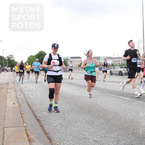 29.06.2025 - hella hamburg halbmarathon Lena Gebhardt http://msf.ph/oto/8430394 29.06.2025 10:54:12 Lombardsbrücke 4685, 16839, 1225, 1017, 1263, 1687, 1744, 1753, 1762, 1779, 1789, 1822, 1949, 2079, 2372, 2532, 2600, 2761, 2854, 3055, 3079, 3187, 3188, 3249, 3364, 3465, 3467, 3557, 3761, 3795, 3857, 4323, 4685, 4720, 4801, 4838, 4971, 5157, 5309, 5430, 5514, 5804, 5817, 5856, 5898, 5933, 5964, 6023, 6039, 6192, 6273, 6468, 6583, 6987, 6988, 7498, 7614, 7670, 7874, 7946, 8801, 8803, 8867, 8924, 9130, 9138, 9203, 9503, 9572, 10207, 11354, 11390, 11785 meine-sportfotos.de