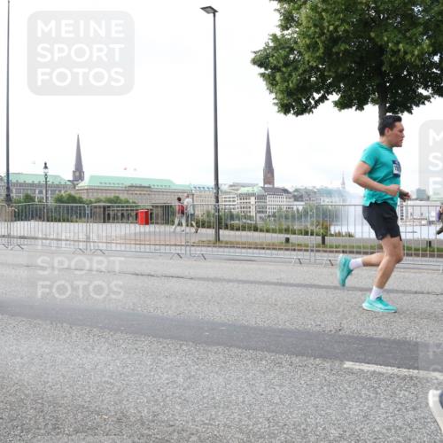 29.06.2025 - hella hamburg halbmarathon Lena Gebhardt http://msf.ph/oto/8430400 29.06.2025 10:07:29 Lombardsbrücke 338, 18218, 1173, 1893, 2032, 2136, 2190, 3922, 4262, 4502, 4550, 5100, 5242, 5899, 6196, 6517, 6518, 6707, 6713, 6715, 6833, 7019, 7503, 7760, 9338, 9967, 10212, 10700, 10703, 11114, 11394, 11641, 11758, 12378, 12550, 15051, 15673, 16241, 16539, 17062, 17895, 18218, 18270, 18316, 18721, 19134 meine-sportfotos.de