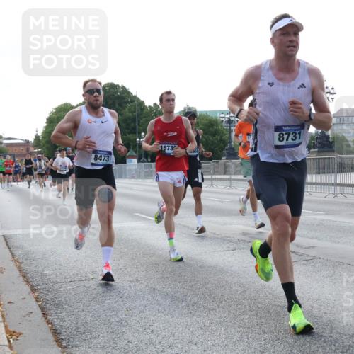 29.06.2025 - hella hamburg halbmarathon Lena Gebhardt http://msf.ph/oto/8430402 29.06.2025 09:44:43 Lombardsbrücke 8473, 1673, 956, 8731, 2, 1065, 1827, 2021, 2879, 3075, 3201, 3845, 3968, 4678, 5269, 5344, 5367, 6619, 7349, 8473, 8731, 8975, 9079, 10106, 10156, 10173, 10790, 10848, 11877, 12287, 12337, 12369, 13779, 13838, 13956, 14164, 14828, 15268, 15576, 15583, 15655, 15880, 16118, 16377, 16508, 16736, 17258, 17354, 18567, 18699, 19114 meine-sportfotos.de
