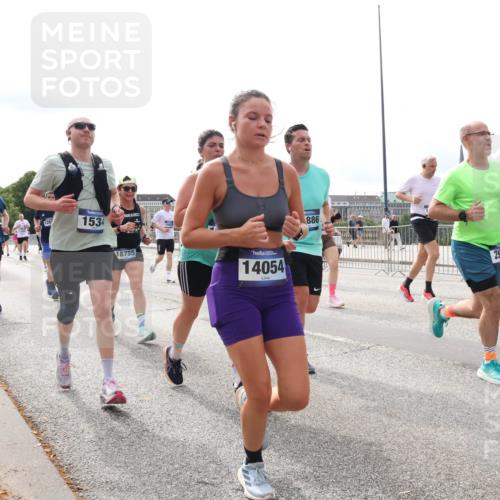 29.06.2025 - hella hamburg halbmarathon Lena Gebhardt http://msf.ph/oto/8430410 29.06.2025 10:19:51 Lombardsbrücke 791, 11999, 126, 1534, 18755, 14054, 886, 29, 1110, 1115, 1145, 1154, 1332, 1534, 1708, 2017, 2064, 2357, 2405, 2441, 2795, 2895, 2918, 2993, 2995, 3278, 3446, 3678, 4108, 4110, 4170, 4539, 4562, 4570, 4737, 4739, 4979, 5035, 5123, 5251, 5397, 5449, 5849, 5878, 6444, 6796, 6797, 6872, 6874, 6939, 7137, 7143, 7248, 7249, 7519, 7808, 7836, 7917, 8146, 8387, 8427, 8537, 8738, 9196, 9856, 10349, 10540, 10550, 10594, 10622, 10701, 11028, 11036 meine-sportfotos.de