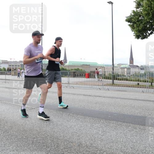 29.06.2025 - hella hamburg halbmarathon Lena Gebhardt http://msf.ph/oto/8430441 29.06.2025 10:07:29 Lombardsbrücke 9338, 1173, 1893, 2032, 2136, 2190, 3922, 4262, 4502, 4550, 5100, 5242, 5899, 6196, 6517, 6518, 6707, 6713, 6715, 6833, 7019, 7503, 7760, 9338, 9967, 10212, 10700, 10703, 11114, 11394, 11641, 11758, 12378, 12550, 15051, 15673, 16241, 16539, 17062, 17895, 18218, 18270, 18316, 18721, 19134 meine-sportfotos.de