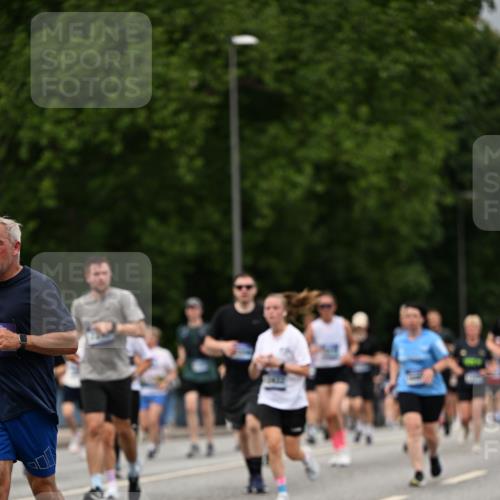29.06.2025 - hella hamburg halbmarathon Dr. Thomas Lammeyer http://msf.ph/oto/8430461 29.06.2025 10:51:55 Kennedybrücke 1073, 1430, 1523, 1593, 1618, 2211, 2320, 2491, 2500, 2981, 3679, 4239, 4342, 5700, 5796, 7240, 8105, 8158, 8270, 9743, 9758, 10658, 10903, 11276 meine-sportfotos.de