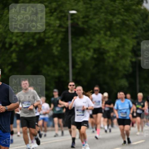 29.06.2025 - hella hamburg halbmarathon Dr. Thomas Lammeyer http://msf.ph/oto/8430467 29.06.2025 10:51:56 Kennedybrücke 1073, 1430, 1523, 1593, 1618, 2211, 2320, 2491, 2500, 2981, 3679, 4239, 4342, 5700, 5796, 7240, 8105, 8158, 8270, 9743, 9758, 10658, 10903, 11276 meine-sportfotos.de
