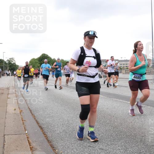 29.06.2025 - hella hamburg halbmarathon Lena Gebhardt http://msf.ph/oto/8430492 29.06.2025 10:54:12 Lombardsbrücke 3183, 4685, 1017, 1263, 1687, 1744, 1753, 1762, 1779, 1789, 1822, 1949, 2079, 2372, 2532, 2600, 2761, 2854, 3055, 3079, 3187, 3188, 3249, 3364, 3465, 3467, 3557, 3761, 3795, 3857, 4323, 4685, 4720, 4801, 4838, 4971, 5157, 5309, 5430, 5514, 5804, 5817, 5856, 5898, 5933, 5964, 6023, 6039, 6192, 6273, 6468, 6583, 6987, 6988, 7498, 7614, 7670, 7874, 7946, 8801, 8803, 8867, 8924, 9130, 9138, 9203, 9503, 9572, 10207, 11354, 11390, 11785 meine-sportfotos.de