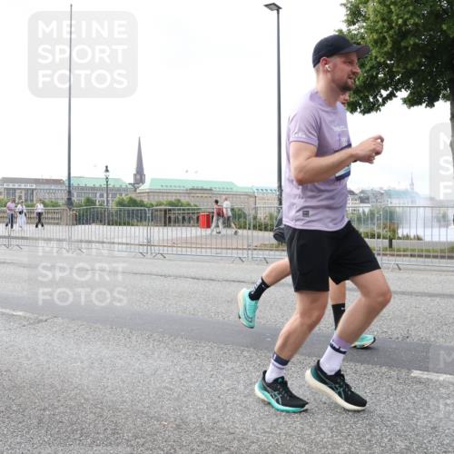 29.06.2025 - hella hamburg halbmarathon Lena Gebhardt http://msf.ph/oto/8430523 29.06.2025 10:07:30 Lombardsbrücke 1173, 1893, 2032, 2136, 2190, 3922, 4262, 4502, 4550, 5100, 5242, 5899, 6196, 6517, 6518, 6707, 6713, 6715, 6833, 6918, 7019, 7503, 7760, 9338, 9967, 10212, 10700, 10703, 11114, 11394, 11641, 11758, 12378, 12550, 15051, 15673, 16241, 16539, 17062, 17895, 18218, 18270, 18316, 18721, 19134 meine-sportfotos.de