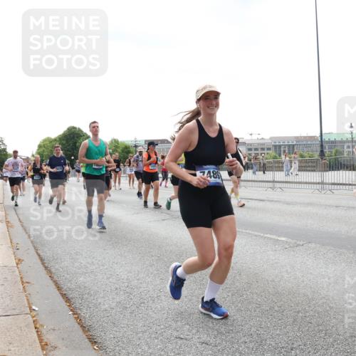 29.06.2025 - hella hamburg halbmarathon Lena Gebhardt http://msf.ph/oto/8430544 29.06.2025 10:44:03 Lombardsbrücke 1459, 7489, 4555, 1023, 1026, 1095, 1306, 1310, 1400, 1459, 1519, 1802, 1804, 2073, 2186, 2343, 2610, 2692, 2733, 3065, 3288, 3596, 3597, 4627, 4636, 4866, 4898, 5001, 5127, 5192, 5201, 5214, 5293, 5730, 5731, 5890, 5902, 5905, 6036, 6334, 6895, 6971, 6973, 7197, 7205, 7206, 7326, 7489, 7504, 7610, 7818, 7842, 8000, 8058, 8272, 8504, 8591, 8763, 8870, 8957, 9073, 9510, 9704, 9831, 9879, 10097, 10223, 11955, 12322, 12803, 12995, 14654 meine-sportfotos.de