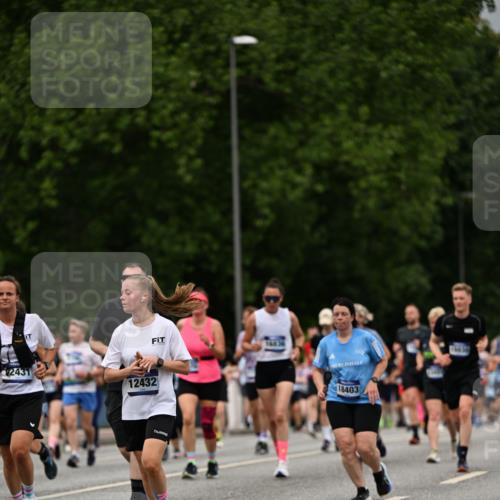 29.06.2025 - hella hamburg halbmarathon Dr. Thomas Lammeyer http://msf.ph/oto/8430553 29.06.2025 10:51:57 Kennedybrücke 1073, 1430, 1523, 1593, 1618, 2163, 2211, 2320, 2491, 2500, 2981, 3679, 4239, 4342, 5700, 5796, 6255, 7240, 8105, 8158, 8270, 9356, 9743, 9758, 10658, 10777, 10903, 11276 meine-sportfotos.de