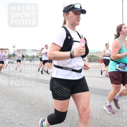 29.06.2025 - hella hamburg halbmarathon Lena Gebhardt http://msf.ph/oto/8430560 29.06.2025 10:54:13 Lombardsbrücke 3187, 3188, 5817, 4685, 1017, 1263, 1687, 1744, 1753, 1762, 1779, 1789, 1822, 1949, 2079, 2372, 2532, 2600, 2761, 2854, 3055, 3079, 3187, 3188, 3249, 3364, 3465, 3467, 3557, 3761, 3795, 3857, 4323, 4685, 4720, 4801, 4838, 4971, 5157, 5216, 5309, 5430, 5514, 5804, 5817, 5898, 5933, 5964, 6023, 6039, 6192, 6273, 6279, 6468, 6583, 6987, 6988, 7498, 7614, 7670, 7874, 7946, 8801, 8803, 8867, 8924, 9130, 9138, 9203, 9503, 9572, 10207, 11354, 11390, 11785 meine-sportfotos.de