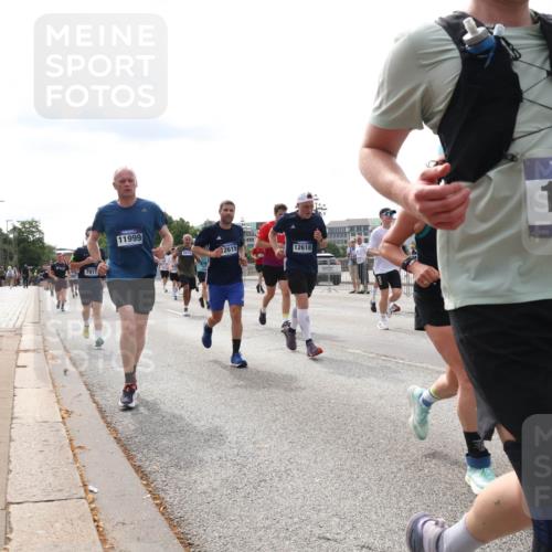 29.06.2025 - hella hamburg halbmarathon Lena Gebhardt http://msf.ph/oto/8430575 29.06.2025 10:19:52 Lombardsbrücke 7917, 11999, 12615, 12618, 1534, 1837, 1110, 1115, 1145, 1154, 1332, 1534, 1708, 2017, 2064, 2357, 2405, 2441, 2795, 2895, 2918, 2993, 2995, 3278, 3446, 3678, 4108, 4110, 4170, 4539, 4562, 4570, 4737, 4739, 4979, 5035, 5123, 5251, 5397, 5449, 5849, 5878, 6444, 6796, 6797, 6872, 6874, 6939, 7137, 7248, 7249, 7519, 7808, 7836, 7917, 8146, 8387, 8427, 8537, 8738, 9196, 9856, 10349, 10540, 10550, 10594, 10622, 10701, 11028, 11036 meine-sportfotos.de