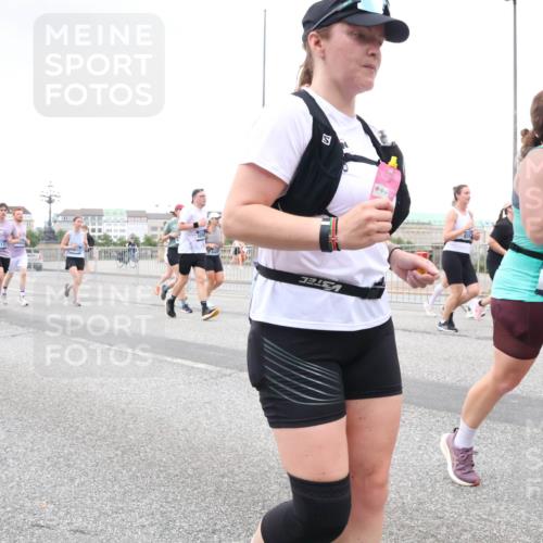 29.06.2025 - hella hamburg halbmarathon Lena Gebhardt http://msf.ph/oto/8430580 29.06.2025 10:54:13 Lombardsbrücke 318, 3188, 5817, 3, 4685, 1017, 1263, 1687, 1744, 1753, 1762, 1779, 1789, 1822, 1949, 2079, 2372, 2532, 2600, 2761, 2854, 3055, 3079, 3187, 3188, 3249, 3364, 3465, 3467, 3557, 3761, 3795, 3857, 4323, 4685, 4720, 4801, 4838, 4971, 5157, 5216, 5309, 5430, 5514, 5804, 5817, 5898, 5933, 5964, 6023, 6039, 6192, 6273, 6279, 6468, 6583, 6987, 6988, 7498, 7614, 7670, 7874, 7946, 8801, 8803, 8867, 8924, 9130, 9138, 9203, 9503, 9572, 10207, 11354, 11390, 11785 meine-sportfotos.de