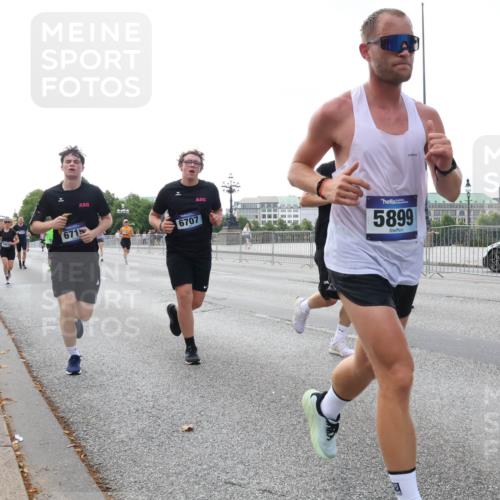 29.06.2025 - hella hamburg halbmarathon Lena Gebhardt http://msf.ph/oto/8430587 29.06.2025 10:07:31 Lombardsbrücke 671, 6707, 5899, 1173, 1893, 2032, 2136, 2190, 3922, 4262, 4502, 4550, 5100, 5242, 5899, 6196, 6517, 6518, 6707, 6713, 6715, 6833, 6918, 7019, 7503, 7760, 9338, 9967, 10212, 10700, 10703, 11114, 11394, 11641, 11758, 12378, 12550, 15051, 15673, 16241, 16539, 17062, 17895, 18218, 18270, 18316, 18721, 19134 meine-sportfotos.de