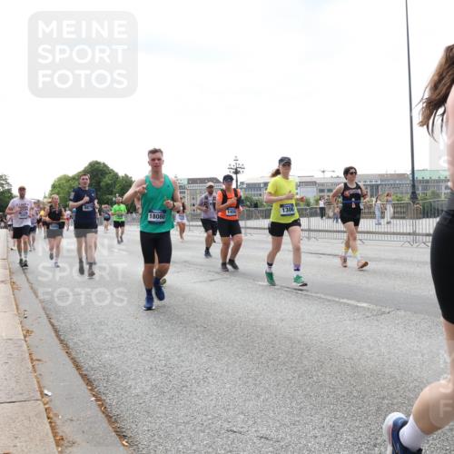 29.06.2025 - hella hamburg halbmarathon Lena Gebhardt http://msf.ph/oto/8430590 29.06.2025 10:44:04 Lombardsbrücke 18080, 16308, 1459, 1306, 748, 1023, 1026, 1095, 1306, 1310, 1345, 1400, 1459, 1519, 1802, 1804, 2073, 2186, 2343, 2610, 2692, 2733, 3065, 3288, 3596, 3597, 4496, 4627, 4636, 4866, 4898, 5001, 5127, 5192, 5201, 5214, 5293, 5647, 5730, 5731, 5890, 5902, 5905, 6036, 6334, 6895, 6971, 6973, 7205, 7206, 7326, 7489, 7504, 7610, 7818, 7842, 8000, 8058, 8272, 8504, 8591, 8763, 8870, 8957, 9073, 9510, 9704, 9879, 10097, 10223, 11955, 12322, 12803, 12995, 13906, 14123, 14654 meine-sportfotos.de