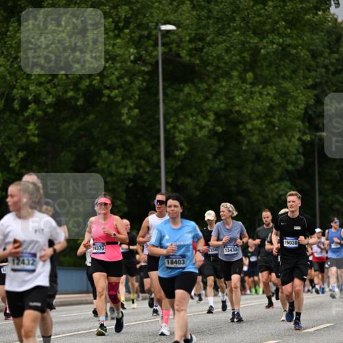 29.06.2025 - hella hamburg halbmarathon Dr. Thomas Lammeyer http://msf.ph/oto/8430592 29.06.2025 10:51:58 Kennedybrücke 1073, 1430, 1523, 1593, 1618, 2163, 2211, 2320, 2407, 2491, 2500, 3679, 4239, 4342, 5700, 5796, 6255, 6256, 7240, 8105, 8158, 8270, 9356, 9743, 9758, 10658, 10777, 10903, 11276 meine-sportfotos.de