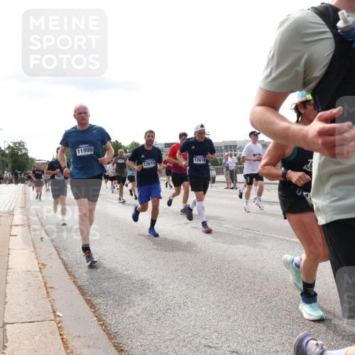 29.06.2025 - hella hamburg halbmarathon Lena Gebhardt http://msf.ph/oto/8430596 29.06.2025 10:19:52 Lombardsbrücke 7917, 11999, 1474, 12615, 12618, 153, 1110, 1115, 1145, 1154, 1332, 1534, 1708, 2017, 2064, 2357, 2405, 2441, 2795, 2895, 2918, 2993, 2995, 3278, 3446, 3678, 4108, 4110, 4170, 4539, 4562, 4570, 4737, 4739, 4979, 5035, 5123, 5251, 5397, 5449, 5849, 5878, 6444, 6796, 6797, 6872, 6874, 6939, 7137, 7248, 7249, 7519, 7808, 7836, 7917, 8146, 8387, 8427, 8537, 8738, 9196, 9856, 10349, 10540, 10550, 10594, 10622, 10701, 11028, 11036 meine-sportfotos.de