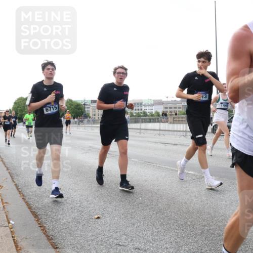 29.06.2025 - hella hamburg halbmarathon Lena Gebhardt http://msf.ph/oto/8430606 29.06.2025 10:07:31 Lombardsbrücke 6715, 13, 17062, 5899, 1173, 1893, 2032, 2136, 2190, 3922, 4262, 4502, 4550, 5100, 5242, 5899, 6196, 6517, 6518, 6707, 6713, 6715, 6833, 6918, 7019, 7503, 7760, 9338, 9967, 10212, 10700, 10703, 11114, 11394, 11641, 11758, 12378, 12550, 15051, 15673, 16241, 16539, 17062, 17895, 18218, 18270, 18316, 18721, 19134 meine-sportfotos.de