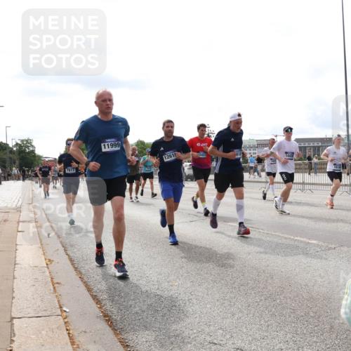 29.06.2025 - hella hamburg halbmarathon Lena Gebhardt http://msf.ph/oto/8430619 29.06.2025 10:19:53 Lombardsbrücke 7917, 11999, 1261, 5423, 618, 14428, 0, 875, 1110, 1115, 1145, 1154, 1332, 1534, 1708, 2017, 2064, 2357, 2405, 2441, 2795, 2918, 2993, 2995, 3278, 3446, 3678, 4108, 4110, 4170, 4539, 4562, 4570, 4737, 4739, 4979, 5035, 5123, 5251, 5397, 5449, 5659, 5849, 5878, 6444, 6796, 6797, 6872, 6874, 6939, 7137, 7248, 7249, 7519, 7808, 7836, 7917, 8146, 8387, 8427, 8537, 8738, 9196, 9856, 10349, 10540, 10550, 10594, 10622, 10701, 11028, 11036 meine-sportfotos.de