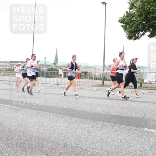 29.06.2025 - hella hamburg halbmarathon Lena Gebhardt http://msf.ph/oto/8430627 29.06.2025 10:54:14 Lombardsbrücke 1490, 5898, 658, 15, 1017, 1263, 1687, 1744, 1753, 1762, 1779, 1789, 1822, 1949, 2079, 2372, 2532, 2600, 2761, 2854, 3055, 3079, 3187, 3188, 3249, 3364, 3465, 3467, 3557, 3761, 3795, 3857, 4323, 4685, 4720, 4838, 4971, 5157, 5216, 5309, 5430, 5514, 5804, 5817, 5898, 5933, 5964, 6023, 6039, 6192, 6273, 6279, 6468, 6583, 6987, 6988, 7498, 7614, 7670, 7874, 7946, 8801, 8803, 8867, 8924, 9130, 9138, 9203, 9503, 9572, 10207, 11354, 11390, 11785 meine-sportfotos.de